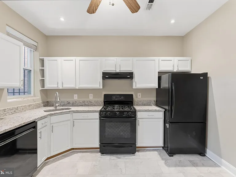 11 R St NW — Photo 10