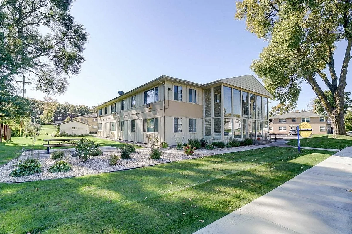 Glendale Gardens — Photo 2