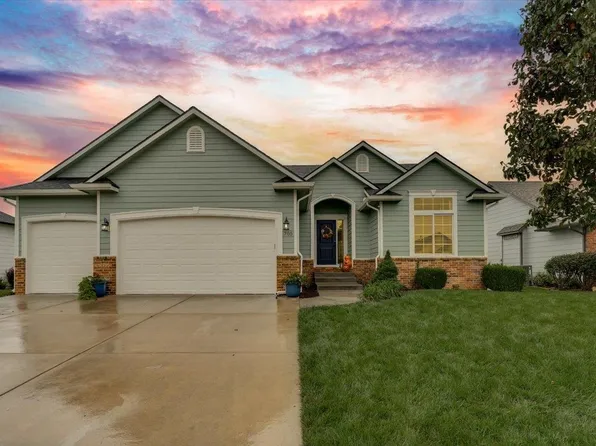 705 Charles St, Hesston, KS 67062