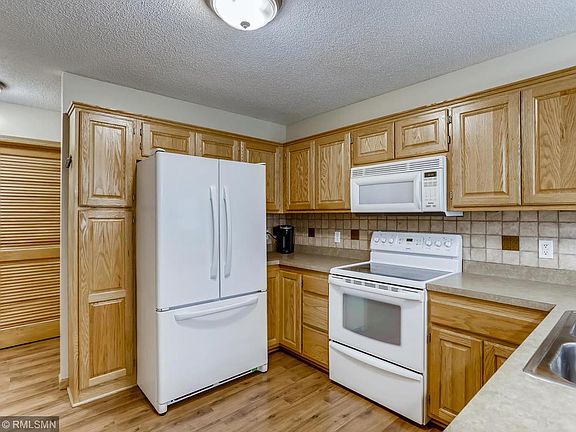 3rd image of 3327 Jansen Way