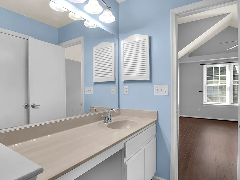 5256 Lake Victoria Arch — Photo 20