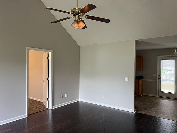 3rd image of 108 Royal Garden Dr