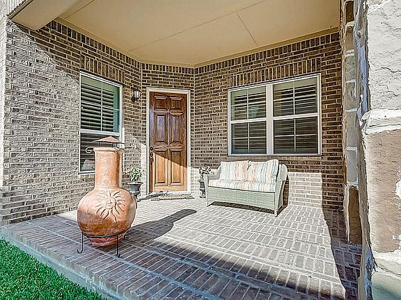3rd image of 5942 Green Meadows Ln