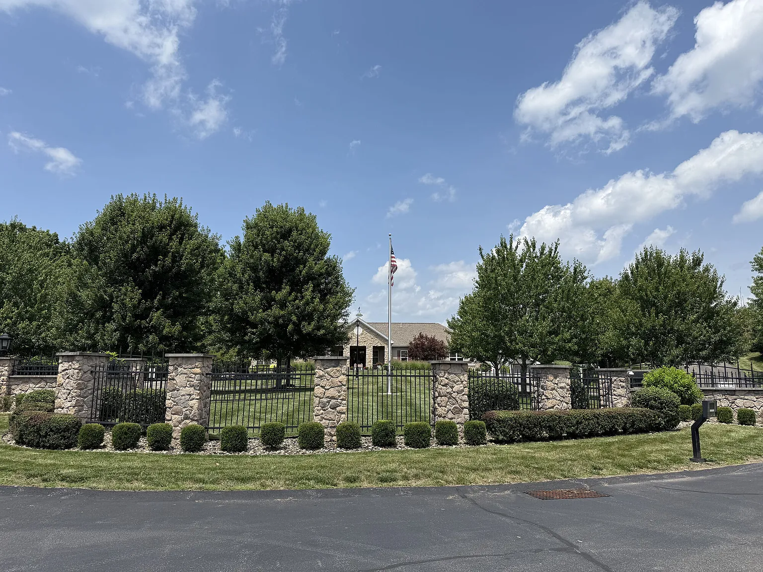 Fox Chase Luxury Apts — Photo 4