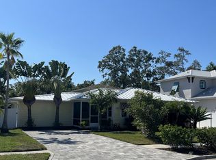 1952 Hibiscus St, Sarasota, FL 34239