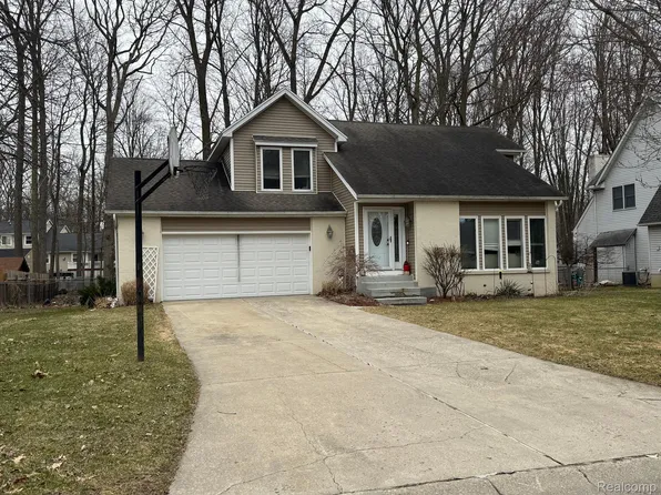 5137 Mark David Dr, Swartz Creek, MI 48473