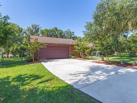 5th image of 2750 Holiday Woods Dr
