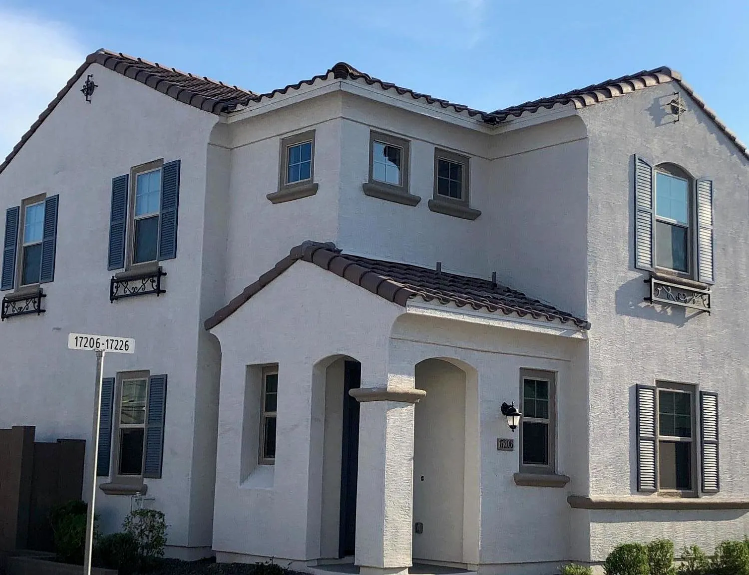 4 bed, 3.5 bath, 2101 sqft, $2,795 — Photo 2