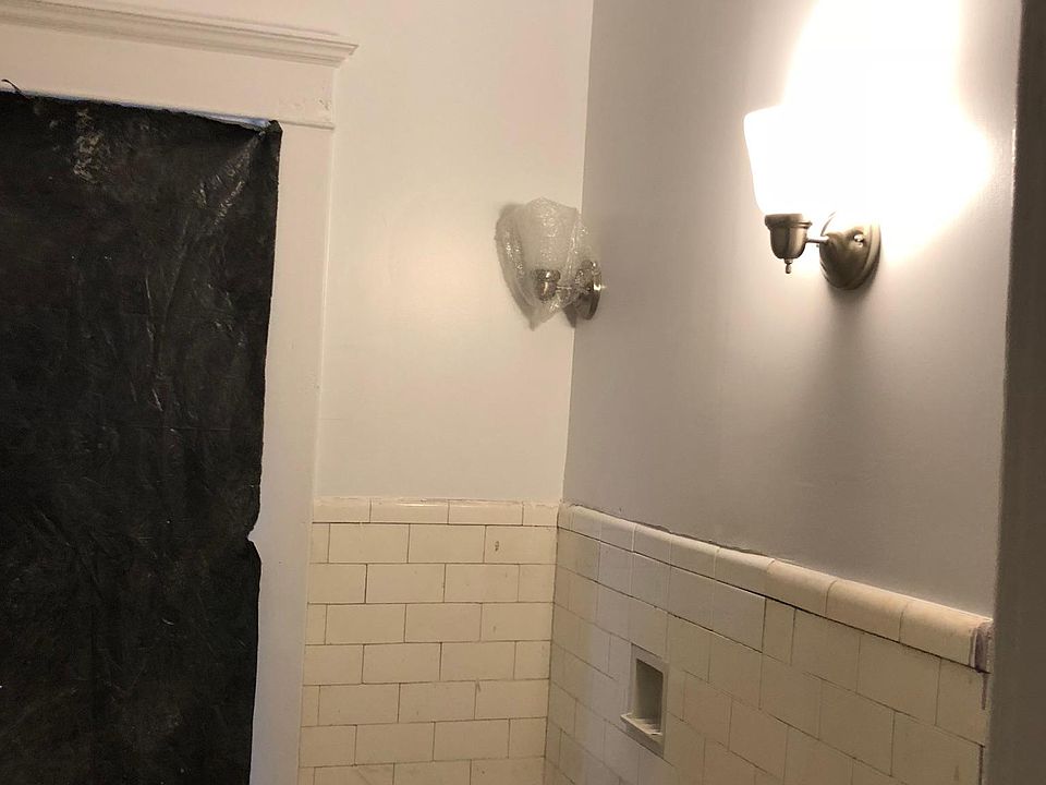 1st image of 52 Warwick Ave