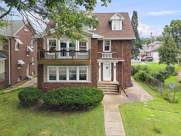 3rd image of 718 River Dr