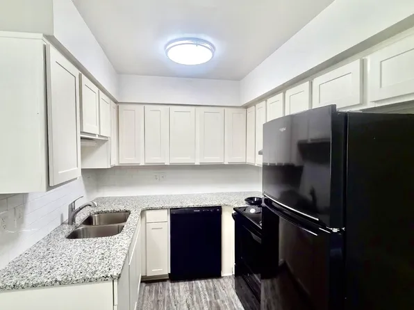 501 Greenbriar Rd, Greensboro, NC