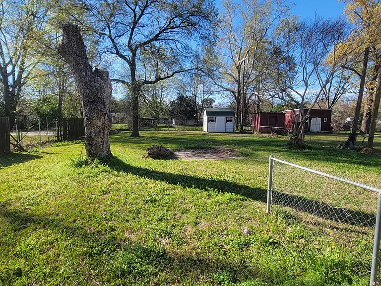 1307 Patricia Dr — Photo 16
