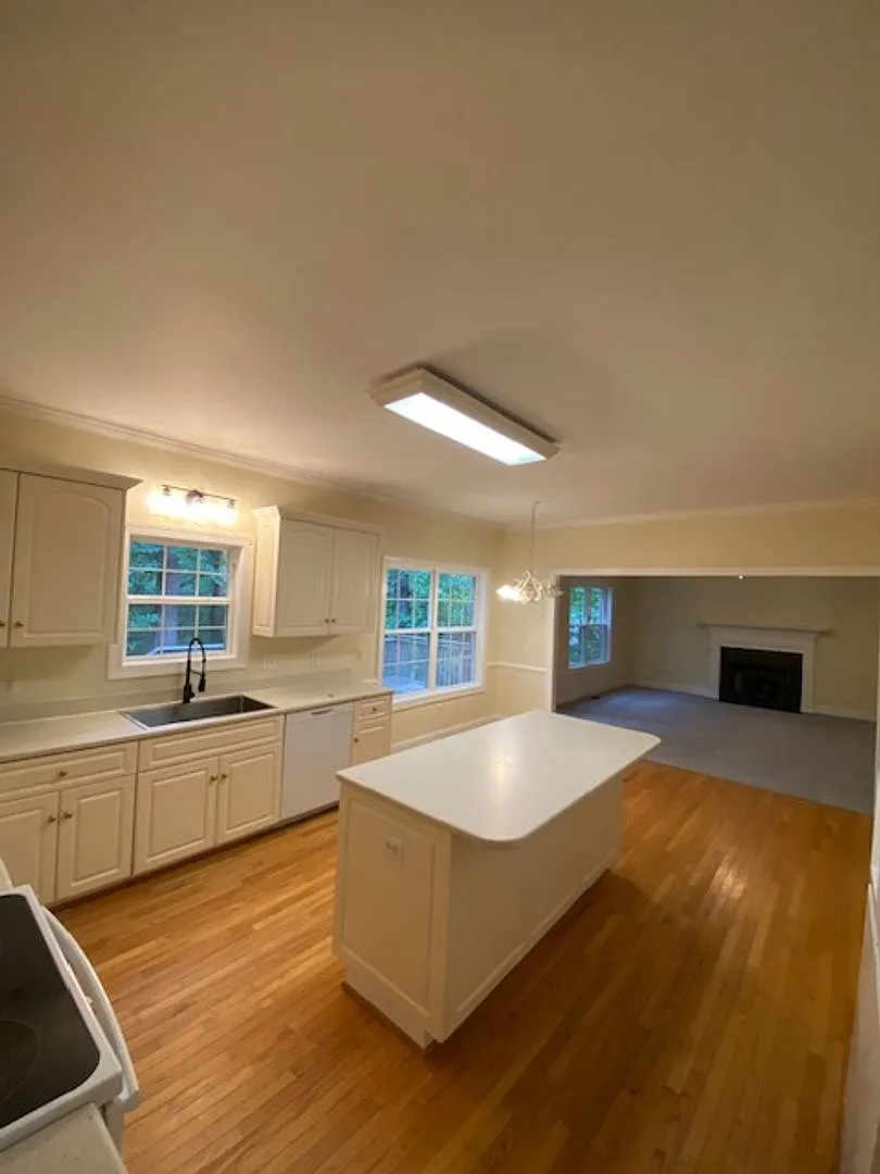 5 BR/3 Bath in Willow Pointe (Lake Carolina) — Photo 4