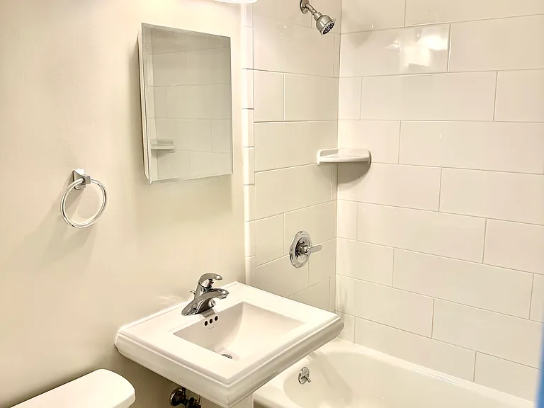 46 Davis Ave #2G — Photo 10