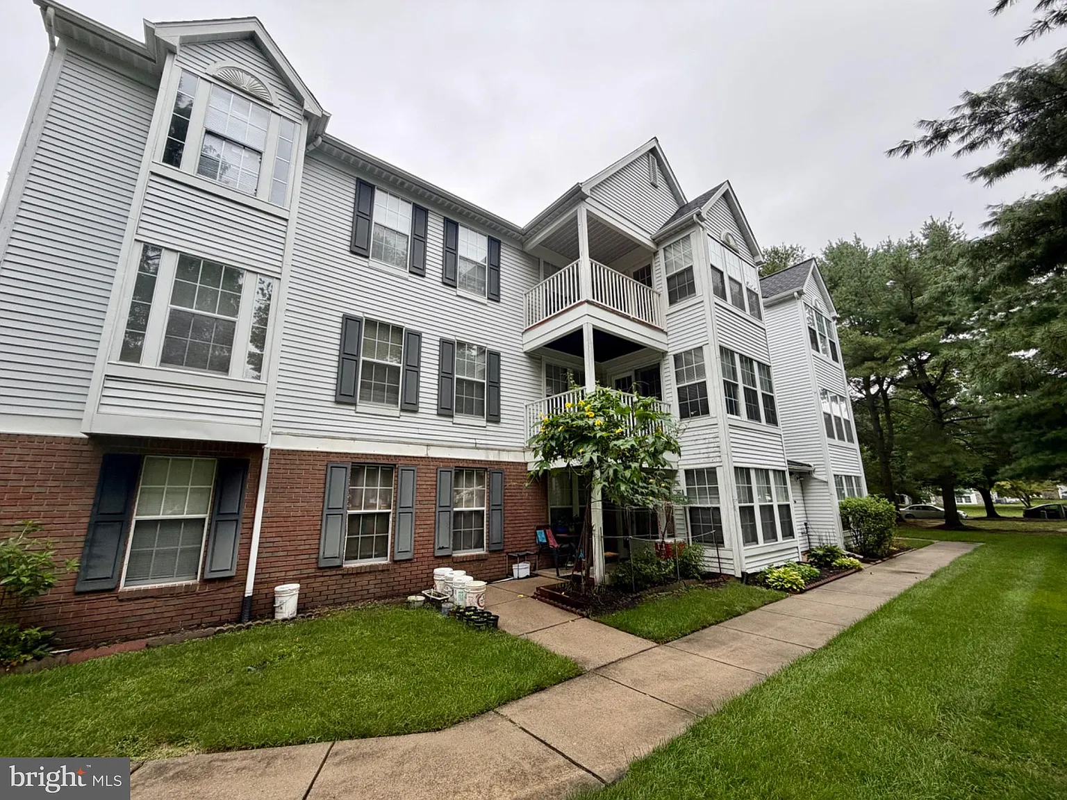 2 bed, 1.0 bath, 1128 sqft, $1,850 — Photo 2