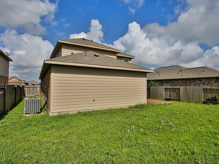 2209 Onyx Ct — Photo 4