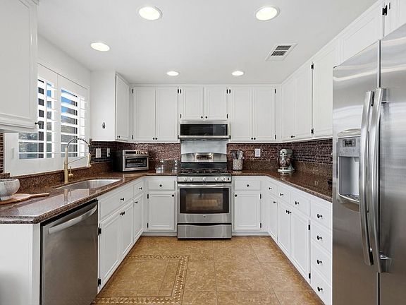3rd image of 49070 Balada Ct