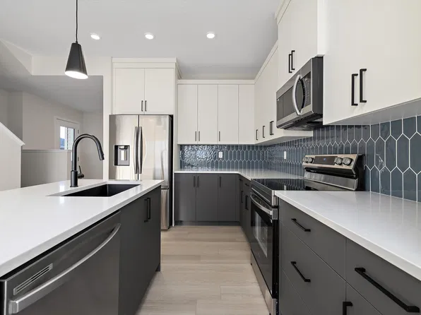 708 22nd St NW, Edmonton, AB T6T 2R6
