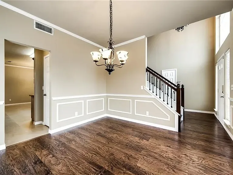 1504 Country Ln — Photo 6