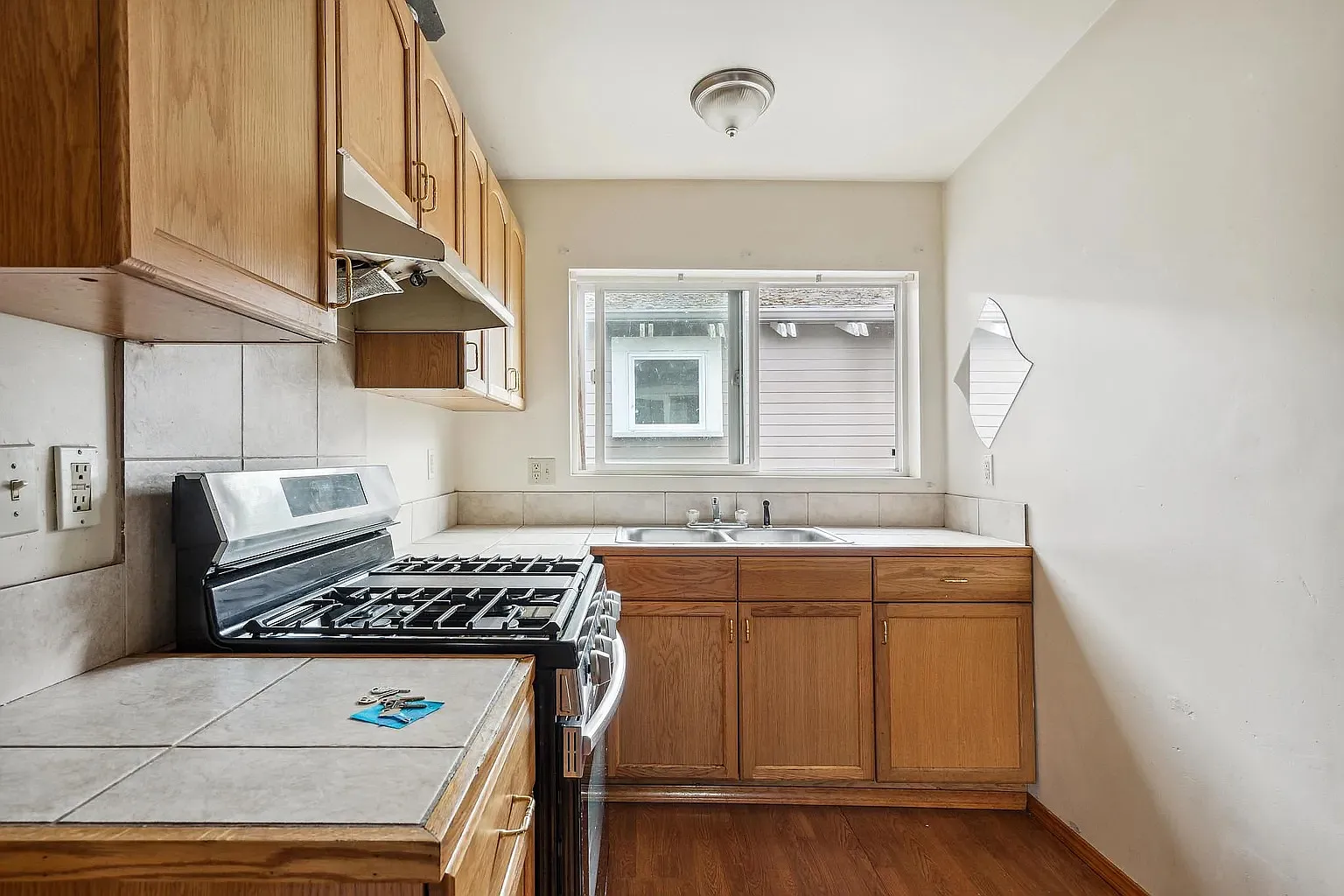 3 bed, 1000 sqft, $2,297 — Photo 4
