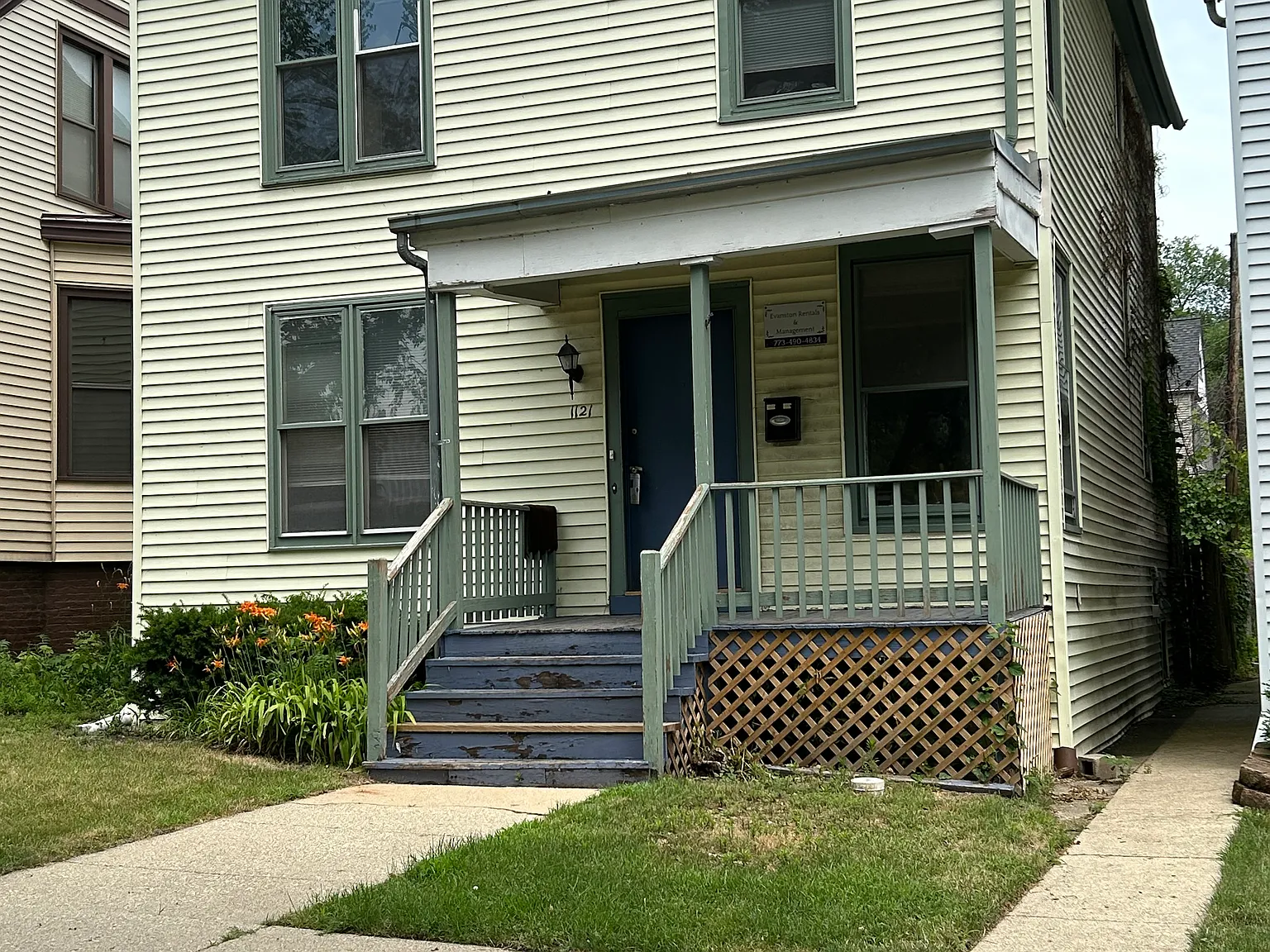 1121 Garnett Pl — Photo 2