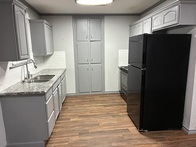 240 Turner Ln #242 — Photo 8