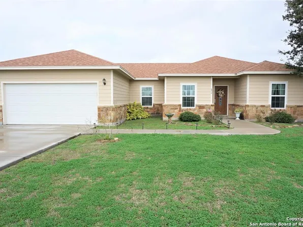 516 W Sullivan, Skidmore 78389