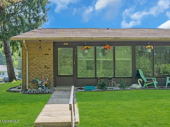 24A Yorkshire Court, Manchester, NJ 08759