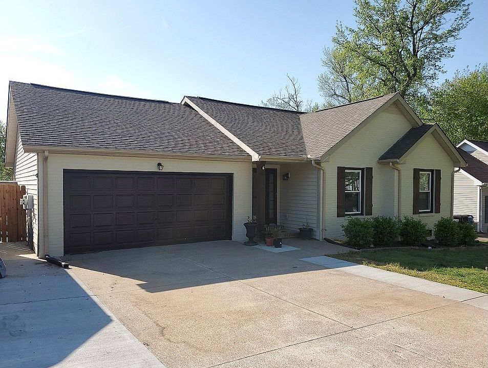 1st image of 210 Kathleen Ct