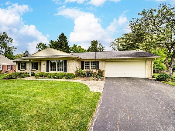 2nd image of 208 N Village Dr