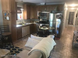10 North St, Ocean Springs, MS 39564