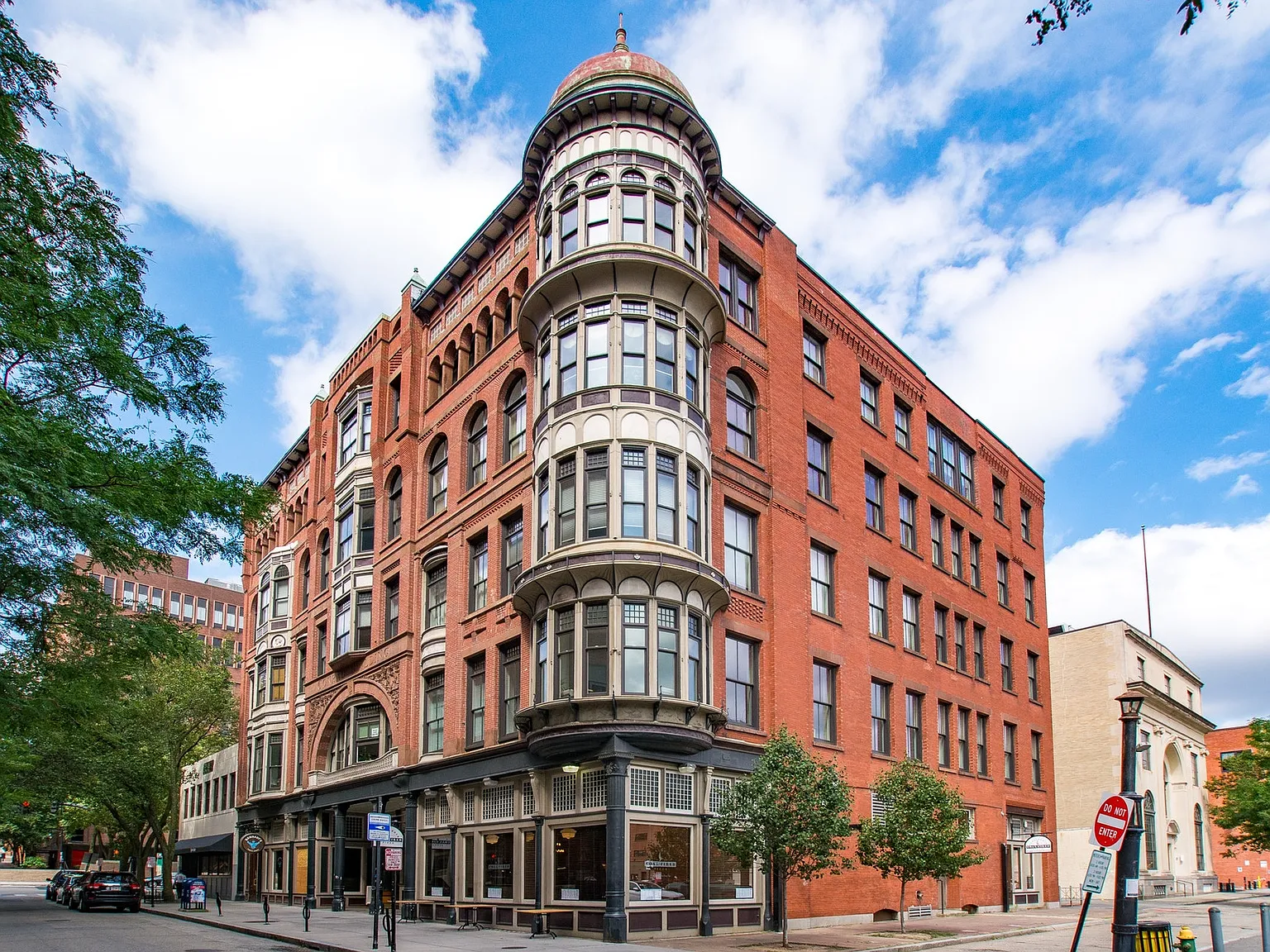 1 bed, 800 sqft, $2,200 — Photo 2