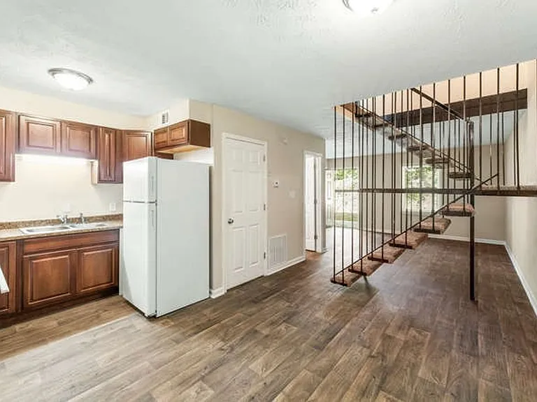 Oxford Village Townhomes — Photo 9