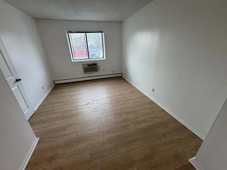 Clover Pl — Photo 3