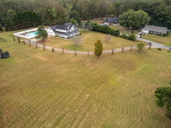 2102 Heatherwood Cir, Jasper, AL 35504