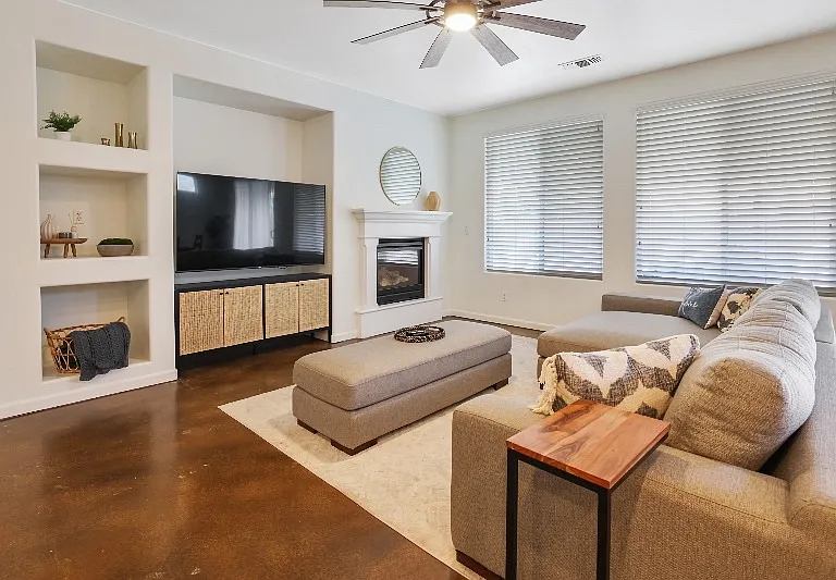 1439 N Mendonca St — Photo 3