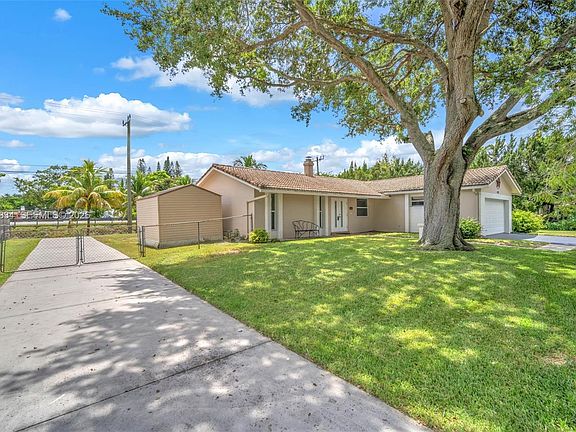 4th image of 4770 SW 70th Ter