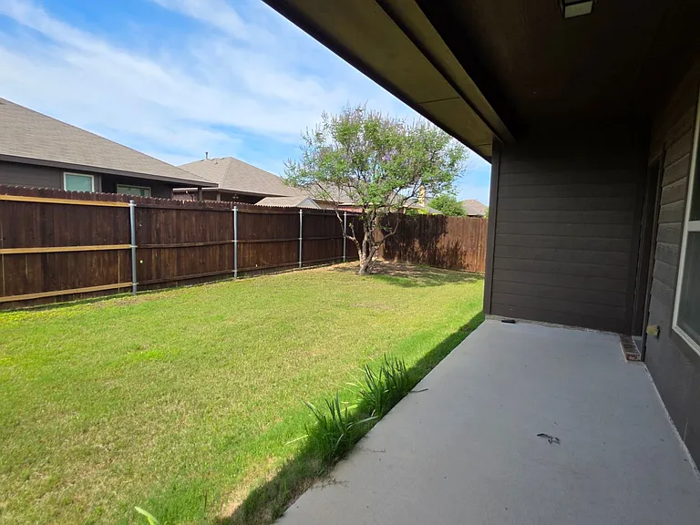 1912 Potrillo Ln — Photo 31