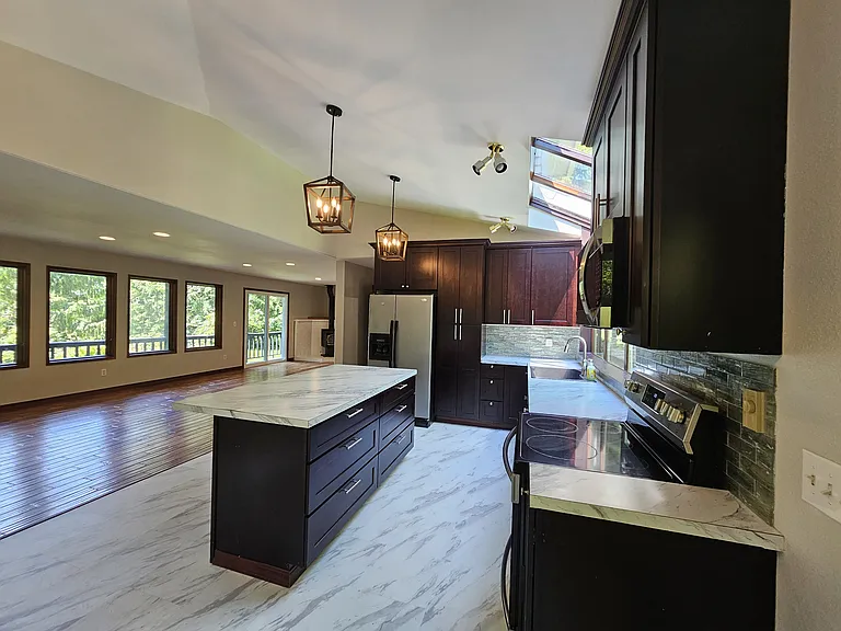 Alternate photo of kitchen.