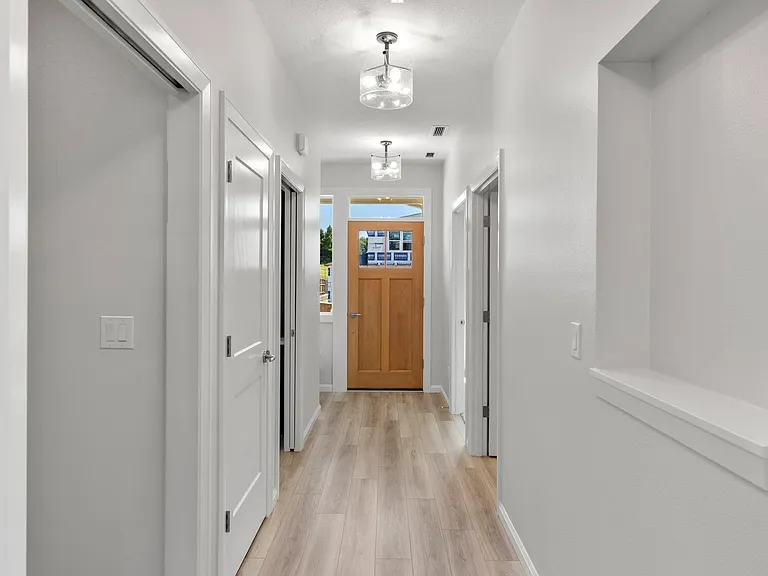 1524 W 14th Ave — Photo 25