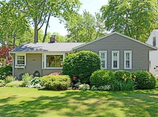 439 Vineland Rd, Bay Village, OH 44140