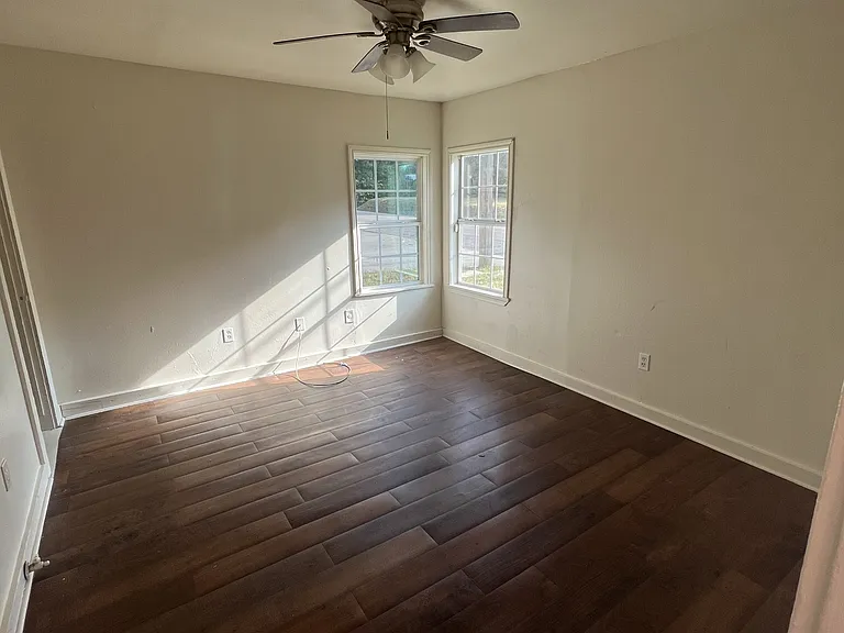 212 N Ross Ave — Photo 5
