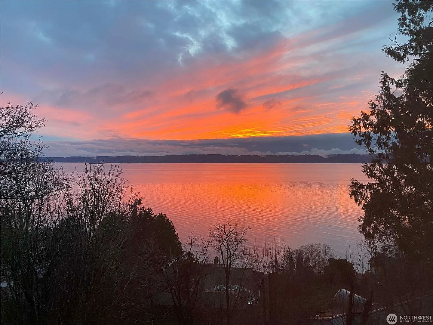 Architectural Seattle Masterpiece with Panoramic Water Views — Photo 4