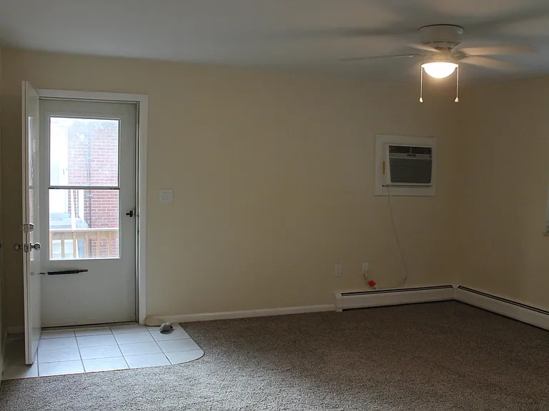 Living room - view of main entrance