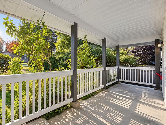4th image of 14287 73a Ave