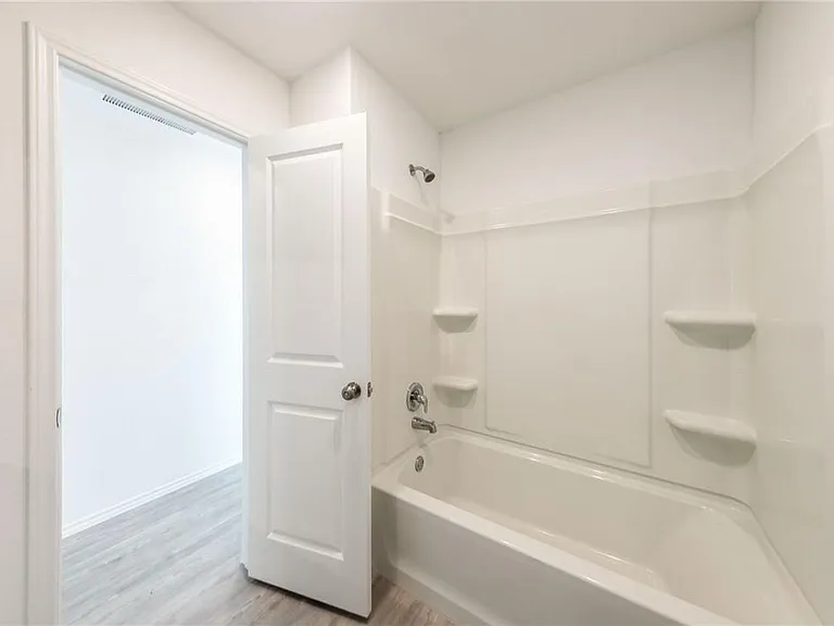 2867 Rosefinch — Photo 12