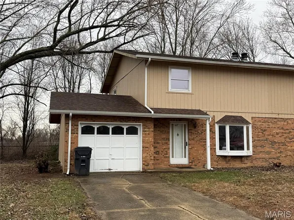 3339 Dovershire Dr, Belleville, IL 62221