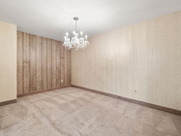 3rd image of 221 Oak St APT 17-12