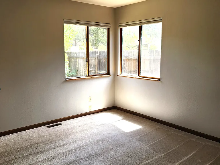 103 Glovers Ln — Photo 9
