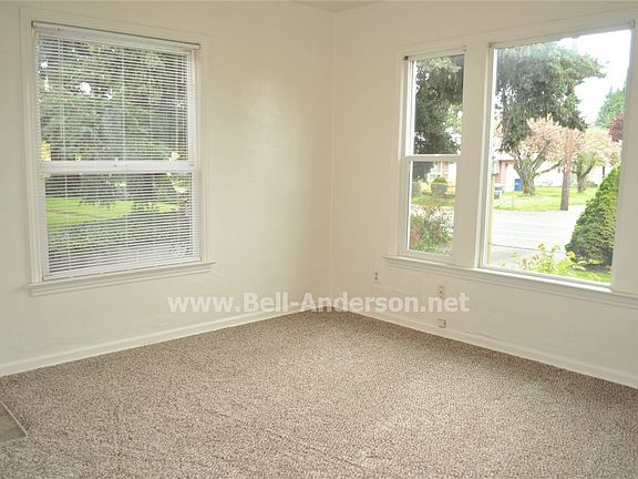 3rd image of 801 8th St NE APT 1